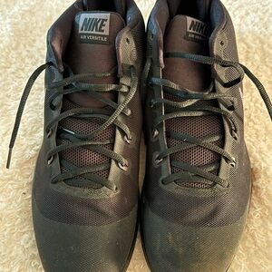 Nike Air Versitile Men's Black Athletic Shoes